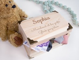 Gravierte Schatztruhe Geldgeschenk Babyparty