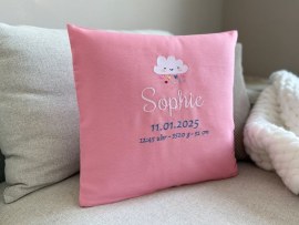 Besticktes Babykissen mit Geburtsdaten