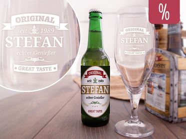 Bierglas mit Bieretiketten