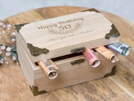 Schatztruhe mit Gravur