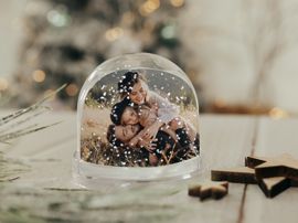 personalisierte Schneekugel zu Weihnachten