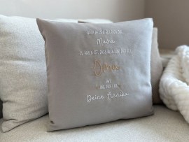  Besticktes Kissen für Oma
