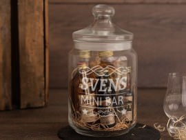 Graviertes Keksglas als Minibar