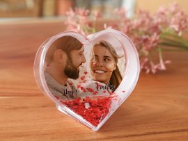 Personalisierte Herz-Schneekugel für die Hochzeit