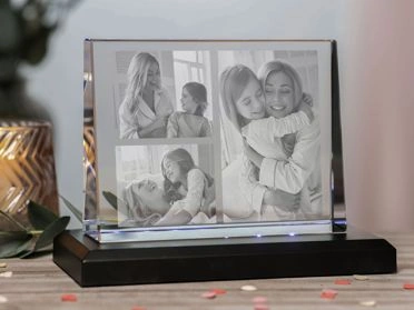 Glasfoto mit Familienfotos