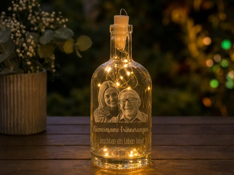 Gravierte Flasche als Andenken an Verstorbene