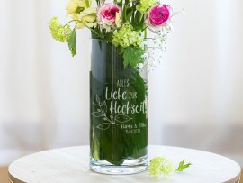 Gravierte Vase