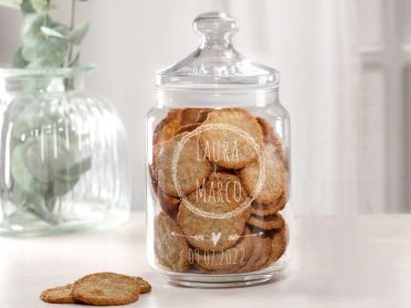 Glas mit selbst gebackenen Keksen