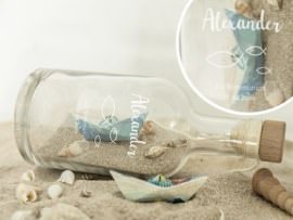 Gravierte Flasche mit Fischmotiv zur Kommunion