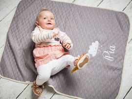 Krabbeldecke mit Namen grau