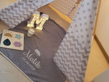 Bestickte Krabbeldecke