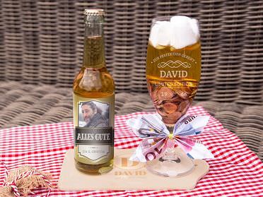 Bierglas und Bierflasche als Geldgeschenk