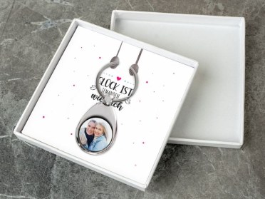Geschenkschachtel Schlüsselanhänger Motiv Glück ist