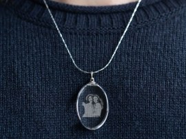 Schmuckanhänger mit Gravur