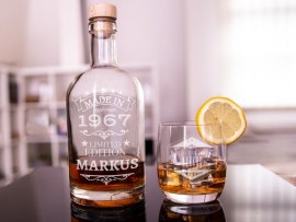 Whiskyflasche mit Gravur
