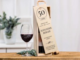 Gravierte Flaschenkiste aus Holz