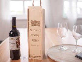 Flaschenverpackung aus Holz mit Gravur