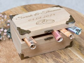 Gravierte Schatzkiste zur Hochzeit