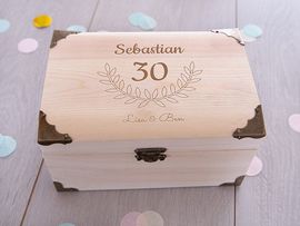 Gravierte Schatztruhe zum Geburtstag