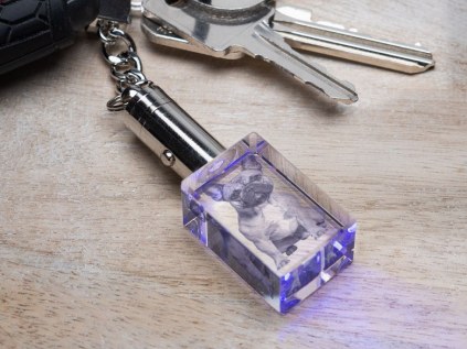 Schlüsselanhänger aus Glas mit Licht