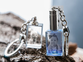 Schlüsselanhänger aus Glas mit Fotogravur