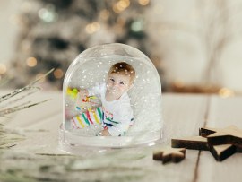 Schneekugel Weihnachten Baby