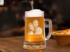 Bierkrug mit Fotogravur Pärchen