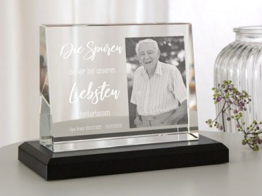 Glasfoto als Grabdekoration