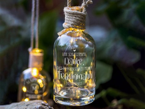 Gravierte Flasche mit Licht