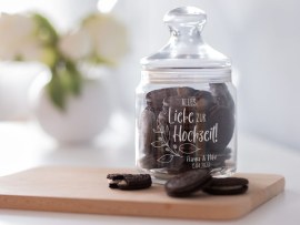 Graviertes Keksglas als Hochzeitsgeschenk