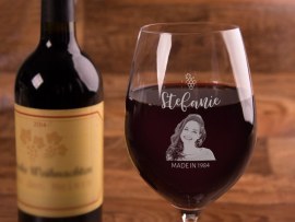 Rotweinglas mit Fotogravur