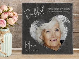 Schieferplatte zum Gedenken an Verstorbene