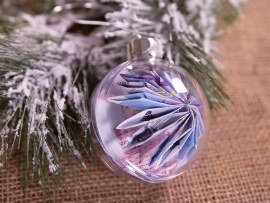 Weihnachtskugel mit Geldstern